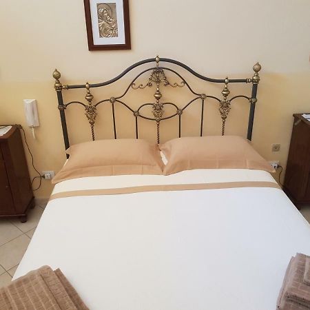 Half House Floridia Villa Exterior photo